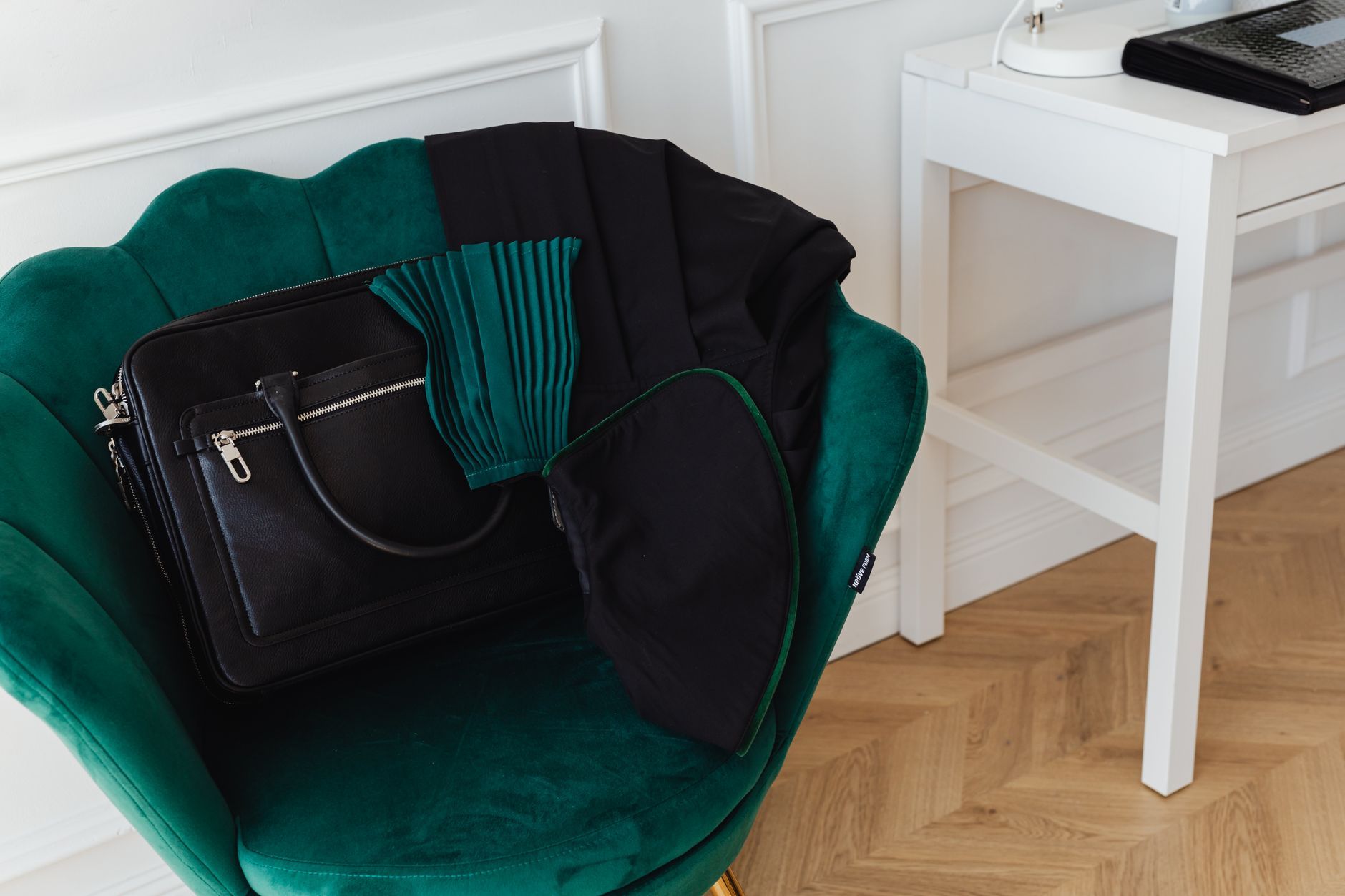 Bolsos verdes de tendencia: cómo combinarlos este otoño - imagen 2