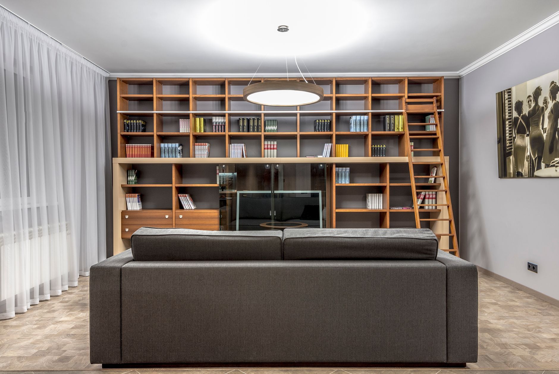 Librería en el salón: la lección de Maribel Verdú al minimalismo - imagen 3