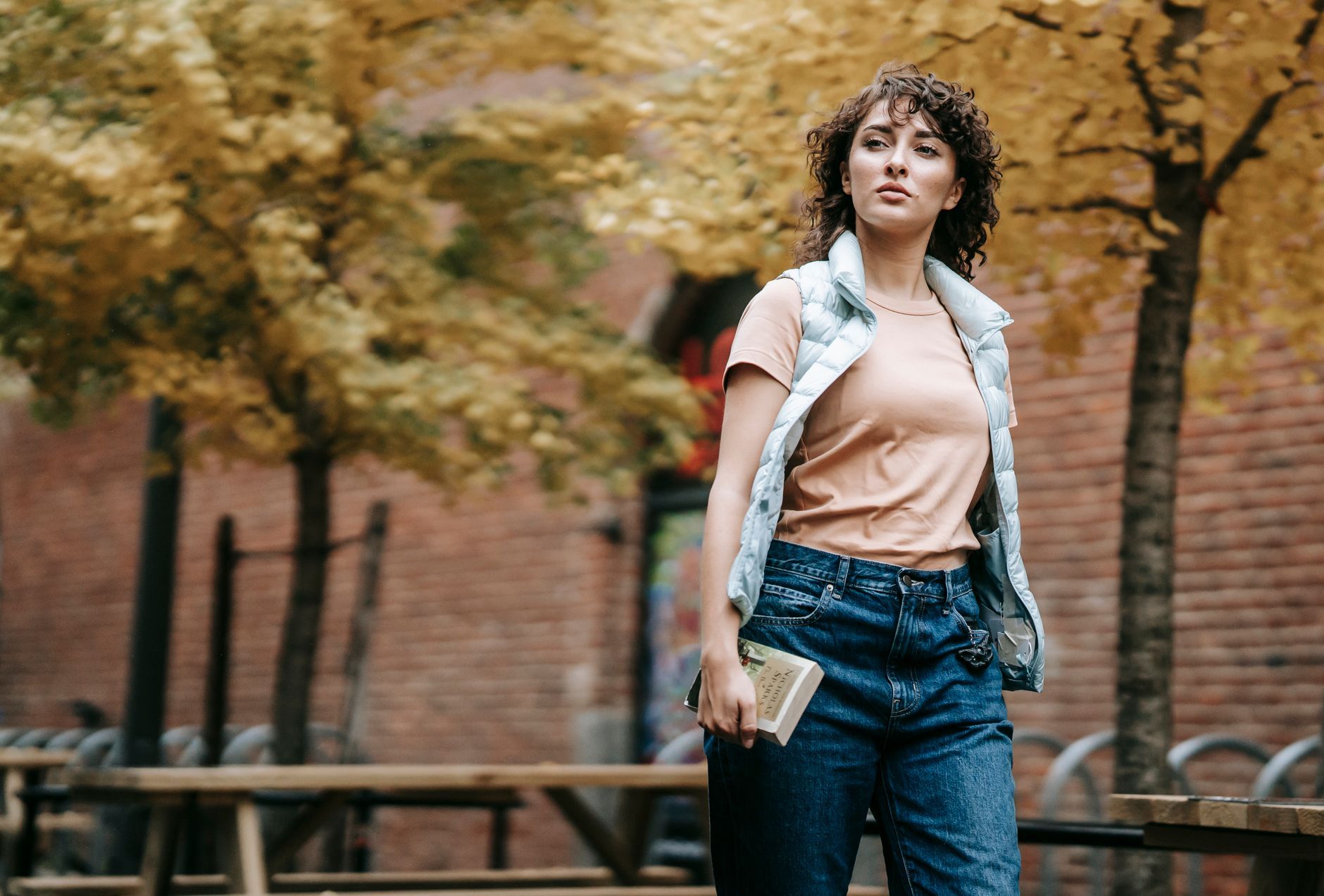 Vaqueros de tiro bajo: cómo llevar la tendencia este otoño - imagen 3
