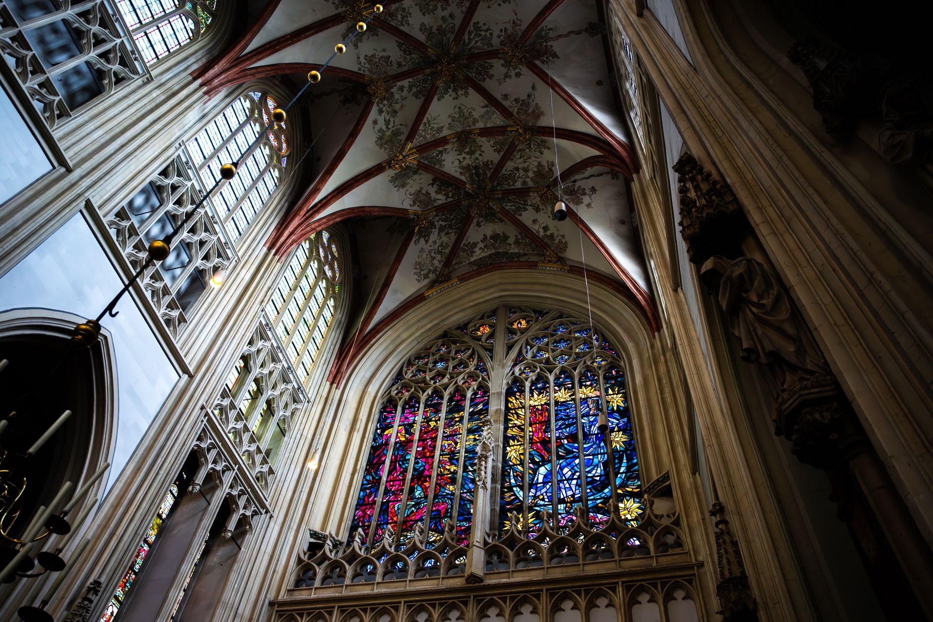 Vidrieras en decoración: el cathedral core transforma la casa - imagen 3
