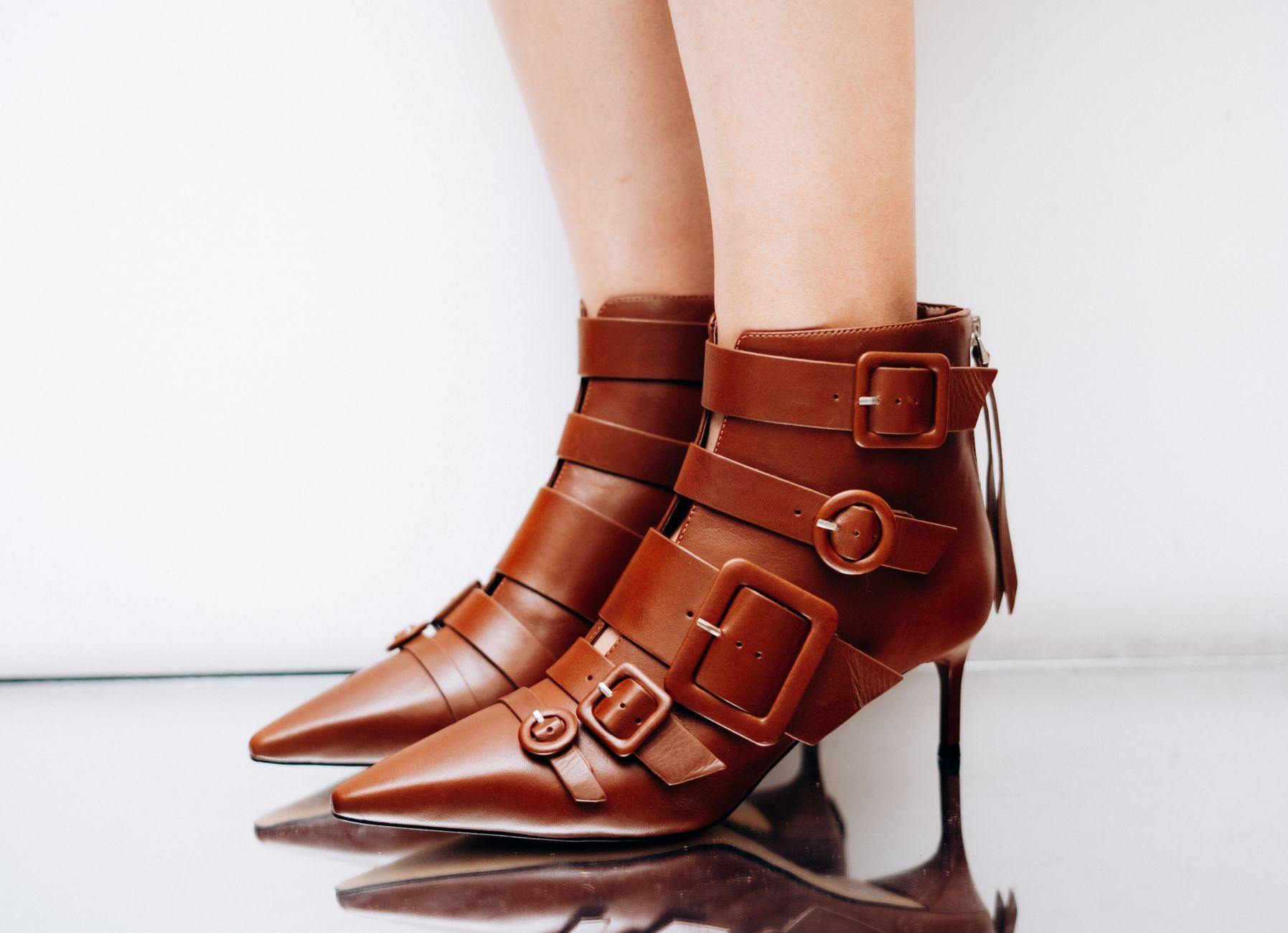 Zapatos bicolor: cómo la pasarela revive el icono de 1957 - imagen 3
